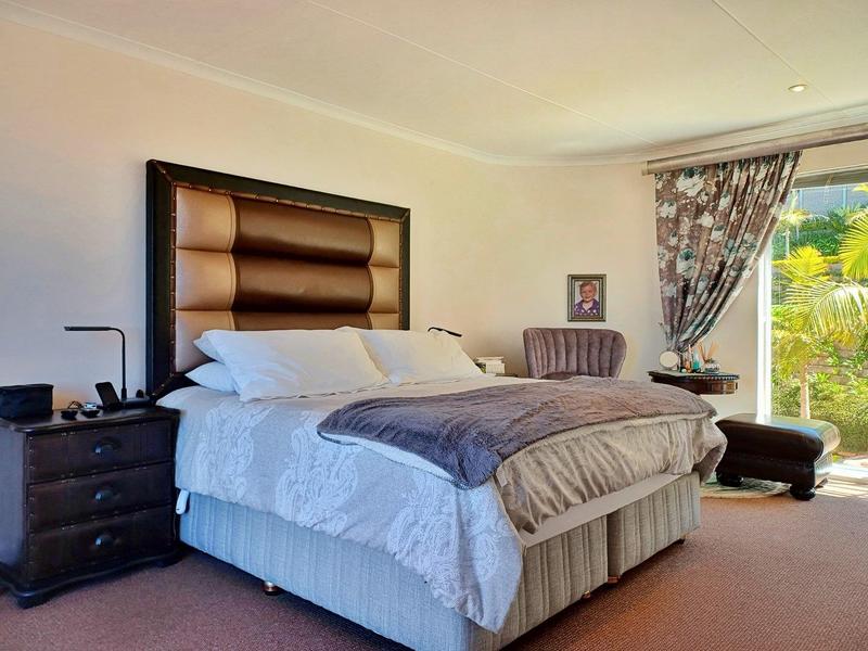 5 Bedroom Property for Sale in Outeniqua Strand Western Cape